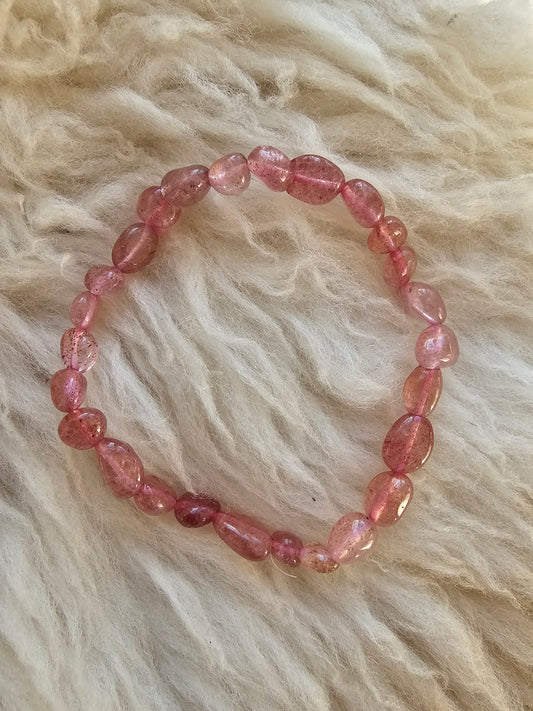 Erdbeerquarz, Nuggetarmband