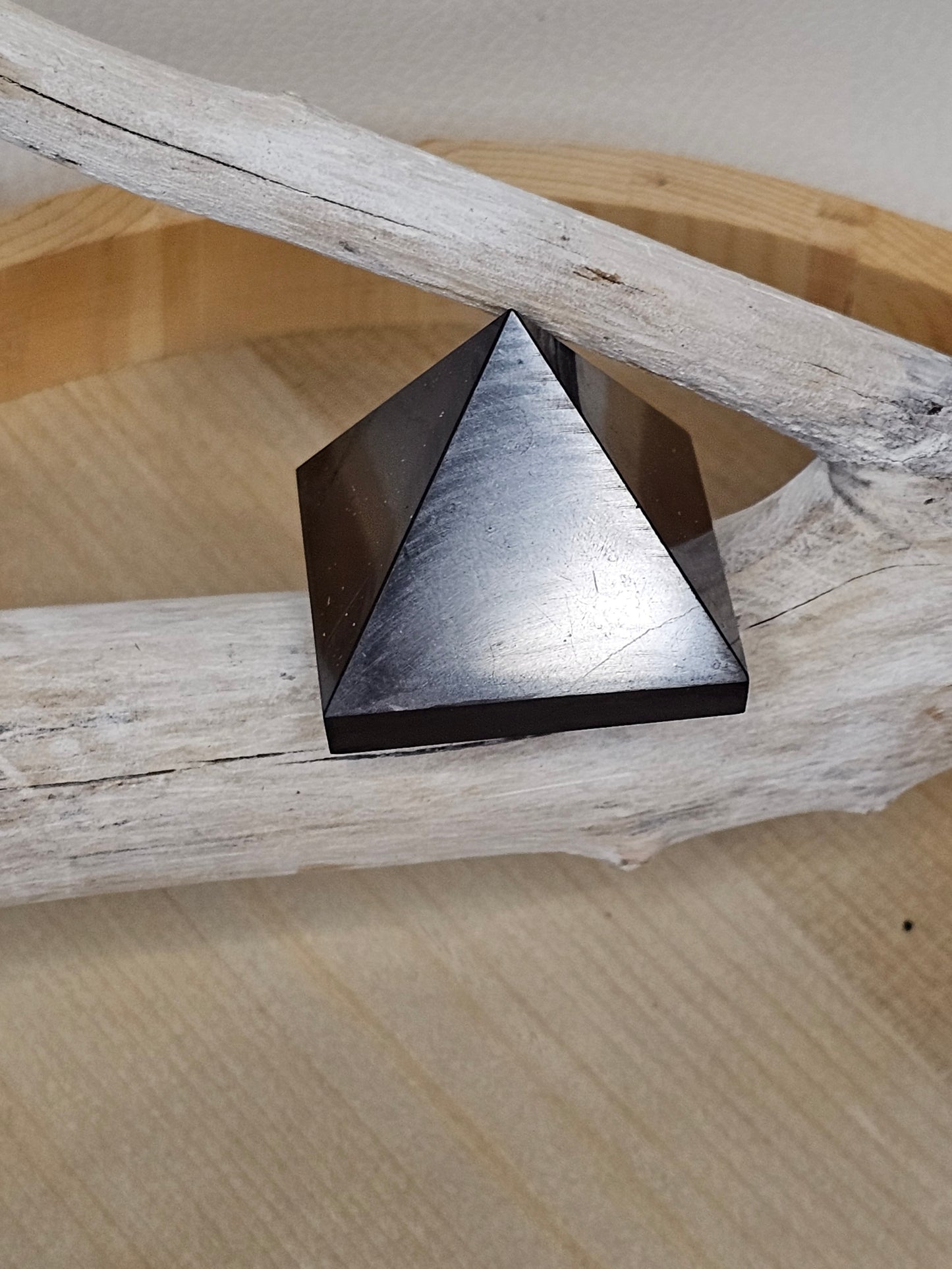 Schungit, Pyramide