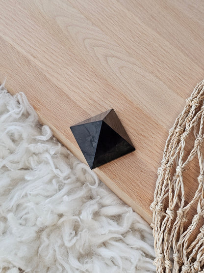 Schungit, Pyramide