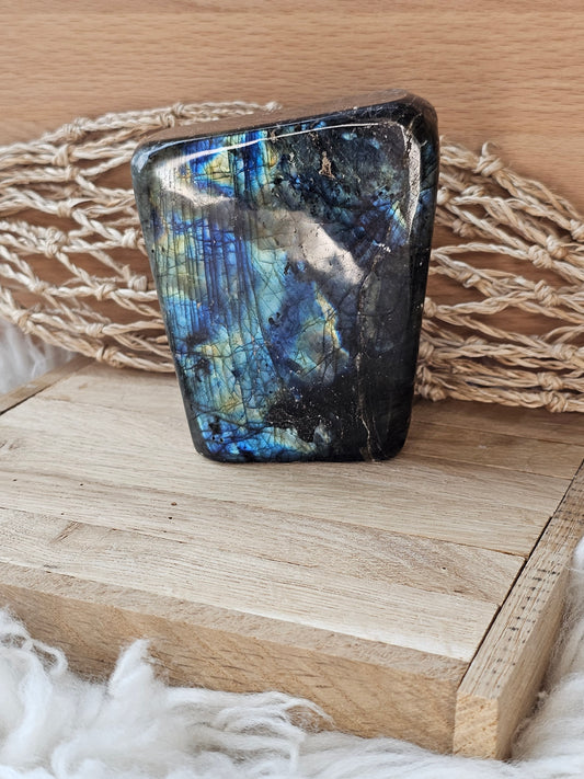 Labradorit, Freiform