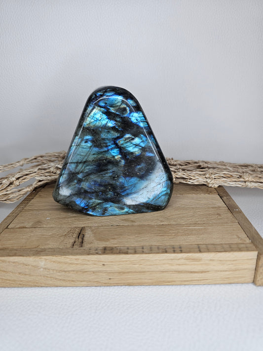 Labradorit, Freiform