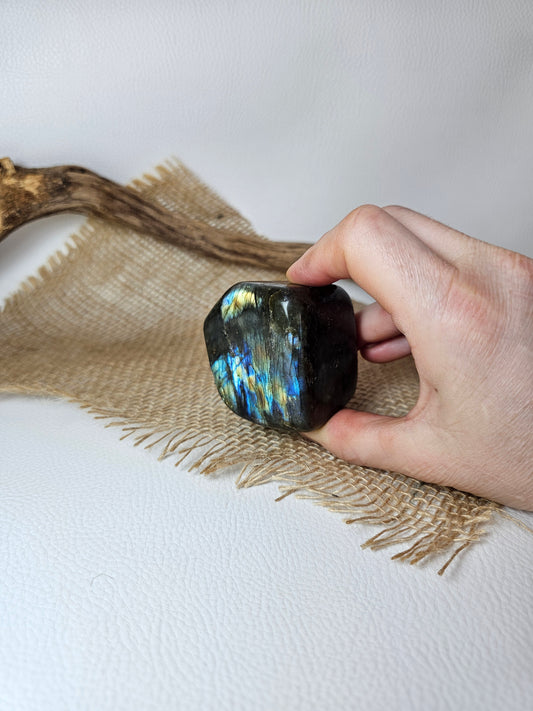 Labradorit, Freiform