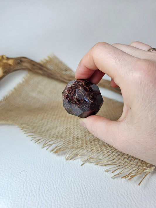 Granat, Kugel facettiert